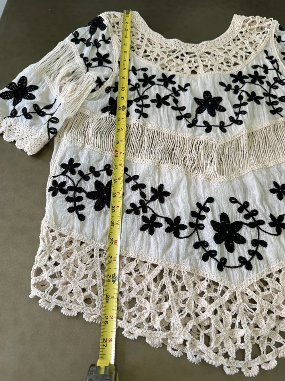 Oliver.O by Escio, Embroidered Women’s Top, Size Medium, Ivory & Black - Picture 2 of 10